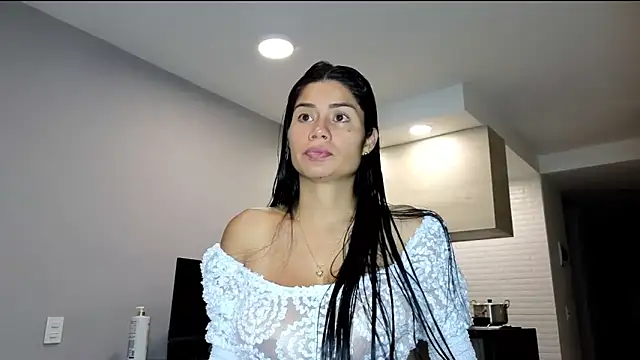 Snapshot of Alondra_fetish chatting on 06-20-26, 01:21 Alondra fetish online show from 06-20-26, 01:21