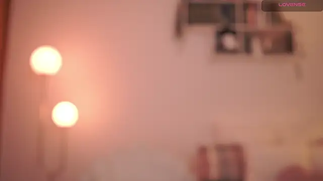 Snapshot of EmilyxRose_- chatting on 02-25-25, 06:33 EmilyxRose - online show from 02-25-25, 06:33