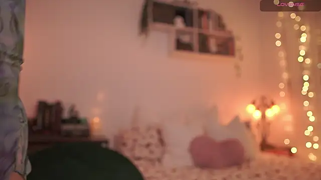 Snapshot of EmilyxRose_- chatting on 03-20-25, 12:08 EmilyxRose - online show from 03-20-25, 12:08