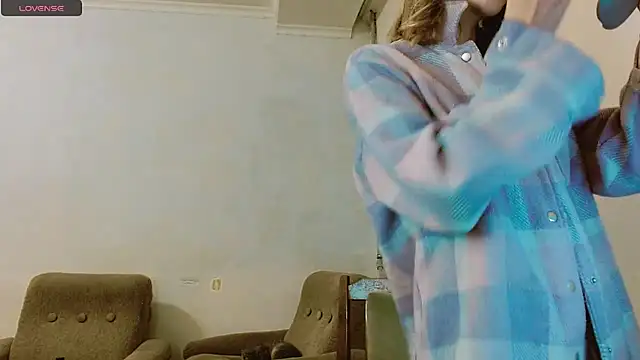 Snapshot of RosaJil chatting on 02-25-25, 03:20 RosaJil online show from 02-25-25, 03:20