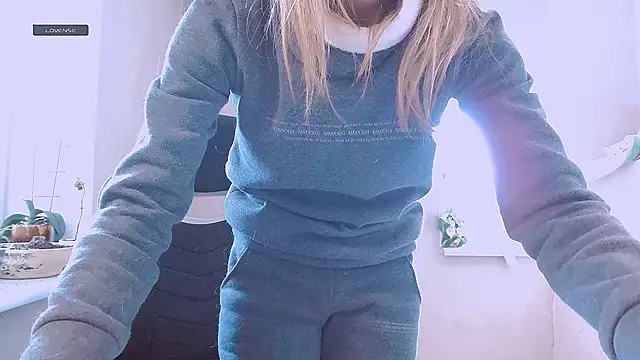 Snapshot of RosaJil chatting on 02-09-26, 09:18 RosaJil online show from 02-09-26, 09:18