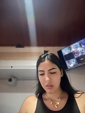 MarianaBenz online show from 06-18-26, 12:31