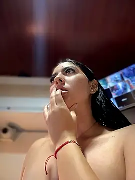 MarianaBenz online show from 06-28-26, 12:39