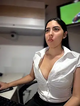 MarianaBenz online show from 06-15-26, 12:12