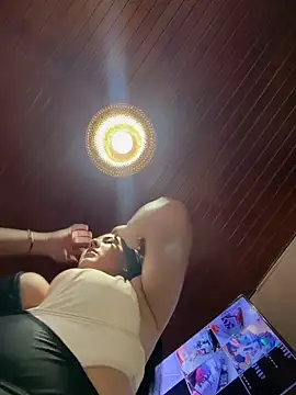 MarianaBenz online show from 11-26-25, 11:38