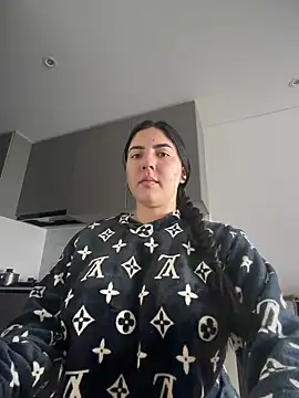 Snapshot of MarianaBenz chatting on 02-17-26, 03:20 MarianaBenz online show from 02-17-26, 03:20