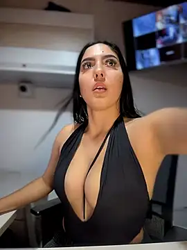 MarianaBenz online show from 04-21-26, 01:18