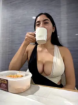 MarianaBenz online show from 04-27-26, 01:36