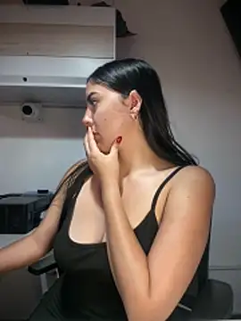 Snapshot of MarianaBenz chatting on 04-02-26, 11:55 MarianaBenz online show from 04-02-26, 11:55