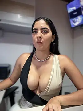 MarianaBenz online show from 10-27-25, 11:49