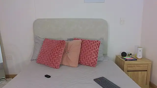 Snapshot of KristennBlue chatting on 02-22-26, 11:45 KristennBlue online show from 02-22-26, 11:45