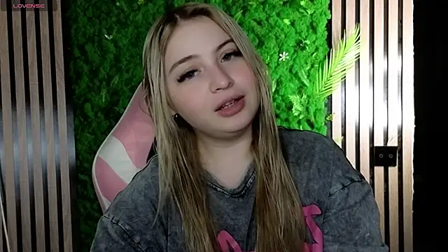 shy blondiee online show from 10-29-25, 11:03