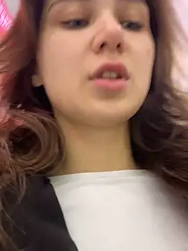 QuitieLia online show from 12-14-25, 09:37