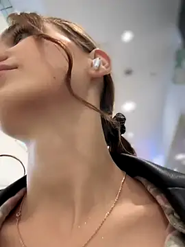 QuitieLia online show from 10-08-25, 02:40