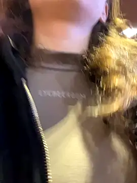 QuitieLia online show from 10-31-25, 08:22