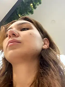 QuitieLia online show from 11-26-25, 08:25