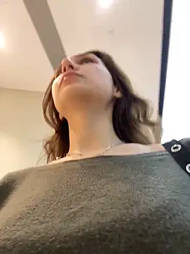 QuitieLia online show from 02-16-26, 01:21