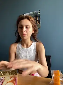 QuitieLia online show from 05-29-26, 07:25