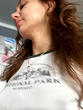 QuitieLia online show from 10-28-25, 08:24