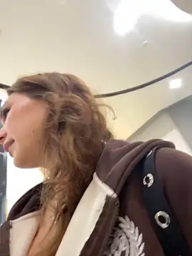 Snapshot of QuitieLia chatting on 03-18-26, 01:24 QuitieLia online show from 03-18-26, 01:24