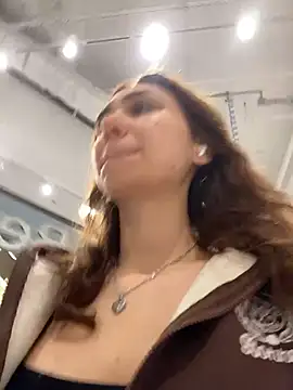 Snapshot of QuitieLia chatting on 03-28-26, 07:20 QuitieLia online show from 03-28-26, 07:20