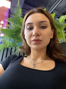 QuitieLia online show from 04-20-26, 08:06