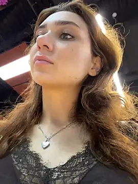 QuitieLia online show from 04-18-26, 12:51