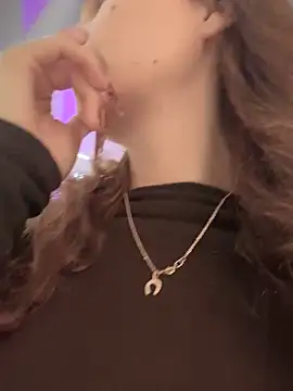 QuitieLia online show from 10-05-25, 08:38