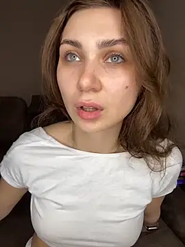 Snapshot of QuitieLia chatting on 03-23-26, 07:19 QuitieLia online show from 03-23-26, 07:19