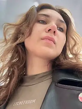 QuitieLia online show from 10-04-25, 08:27