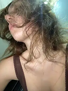 QuitieLia online show from 01-18-26, 03:04