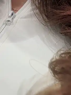 QuitieLia online show from 10-15-25, 08:22