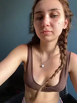 QuitieLia online show from 05-22-26, 07:17