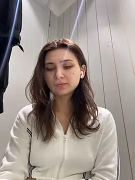 QuitieLia online show from 01-24-25, 08:13