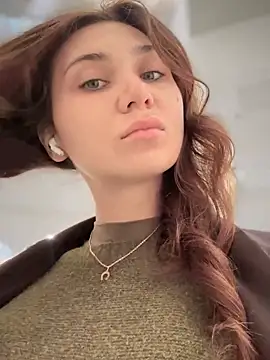 QuitieLia online show from 09-29-25, 08:10