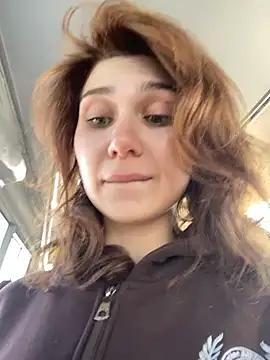 Snapshot of QuitieLia chatting on 03-14-26, 01:06 QuitieLia online show from 03-14-26, 01:06