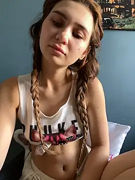 Snapshot of QuitieLia chatting on 06-24-26, 07:18 QuitieLia online show from 06-24-26, 07:18