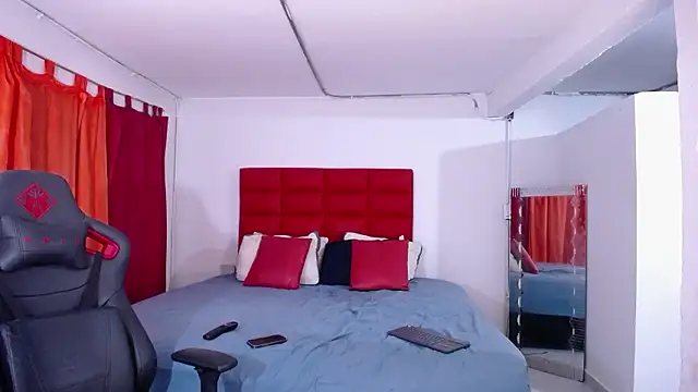 Snapshot of LyonGallego_ chatting on 02-25-26, 01:50 LyonGallego online show from 02-25-26, 01:50