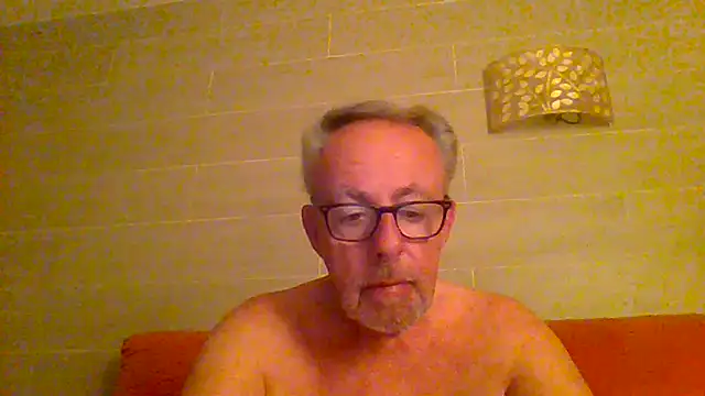 Snapshot of tuggy59 chatting on 05-23-26, 04:33 tuggy59 online show from 05-23-26, 04:33