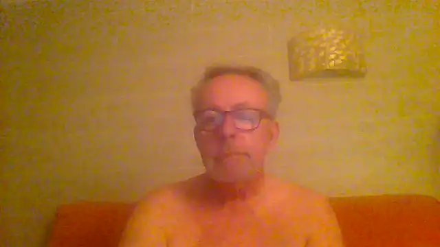 Snapshot of tuggy59 chatting on 05-21-26, 04:10 tuggy59 online show from 05-21-26, 04:10