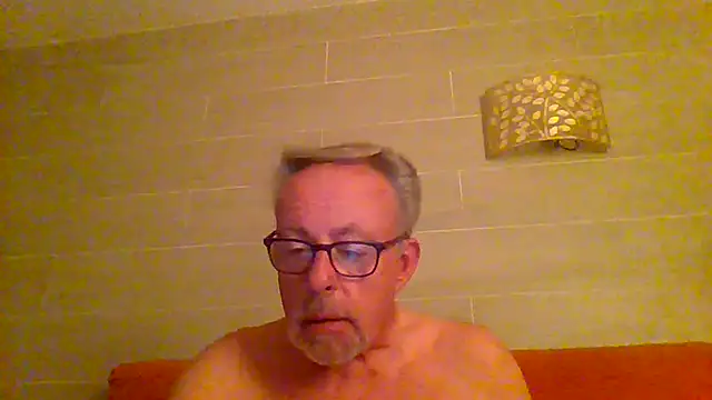 Snapshot of tuggy59 chatting on 05-24-26, 04:23 tuggy59 online show from 05-24-26, 04:23