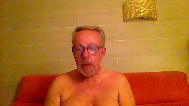 Snapshot of tuggy59 chatting on 05-27-26, 03:36 tuggy59 online show from 05-27-26, 03:36