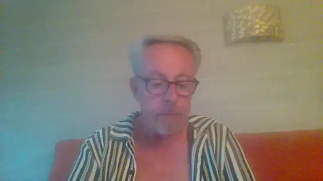 Snapshot of tuggy59 chatting on 05-16-26, 05:17 tuggy59 online show from 05-16-26, 05:17
