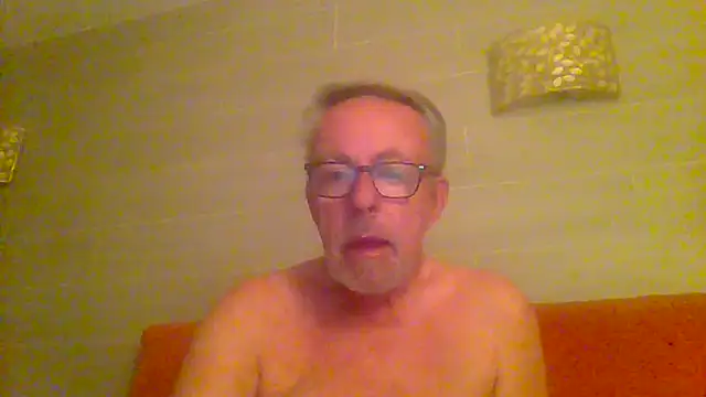 Snapshot of tuggy59 chatting on 04-20-26, 03:53 tuggy59 online show from 04-20-26, 03:53