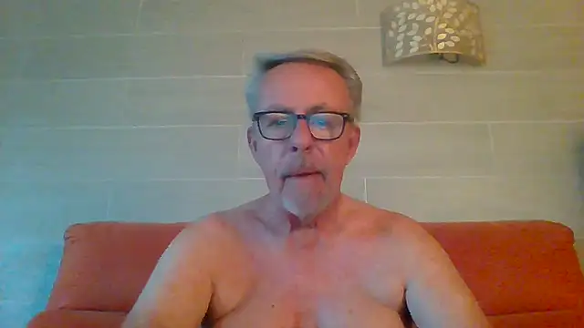Snapshot of tuggy59 chatting on 05-29-26, 05:13 tuggy59 online show from 05-29-26, 05:13