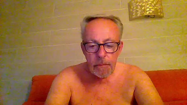 Snapshot of tuggy59 chatting on 05-26-26, 04:54 tuggy59 online show from 05-26-26, 04:54