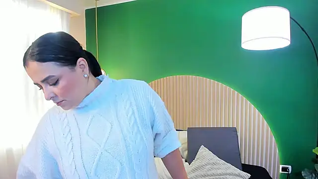 taylor bennet online show from 12-19-25, 11:45