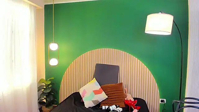 taylor bennet online show from 11-11-25, 06:25