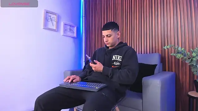 Alex cute77 online show from 04-21-26, 12:34