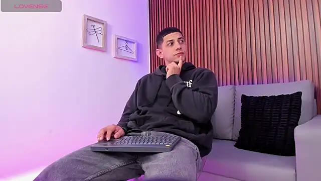 Alex cute77 online show from 04-08-26, 12:17